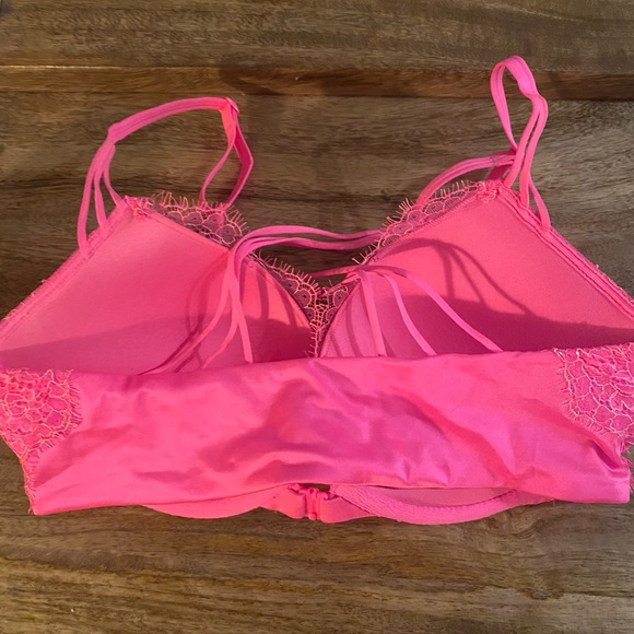Victoria’s Secret very sexy pink lace push up bra front closure - Picture 3 of 5